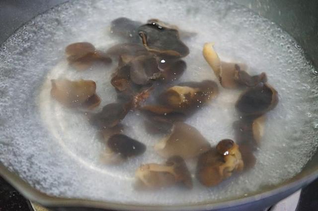 白玉蘑菇炒油菜，白玉菇炒油菜的做法（这菜营养均衡又美味）