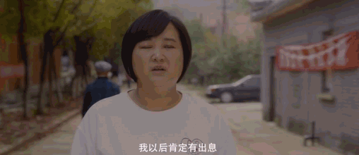 冯巩贾玲演的电影叫什么名字，贾玲和冯巩演的电视剧（李焕英》背后的悲伤故事）