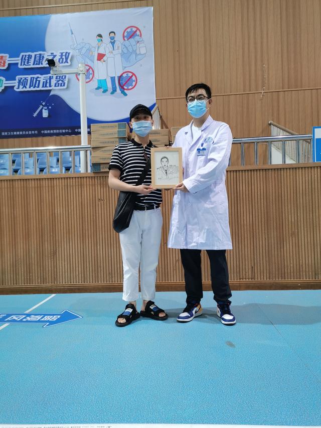 医生简笔画幼儿园，幼儿简笔画医生的画法（患者手绘简笔画表心意）