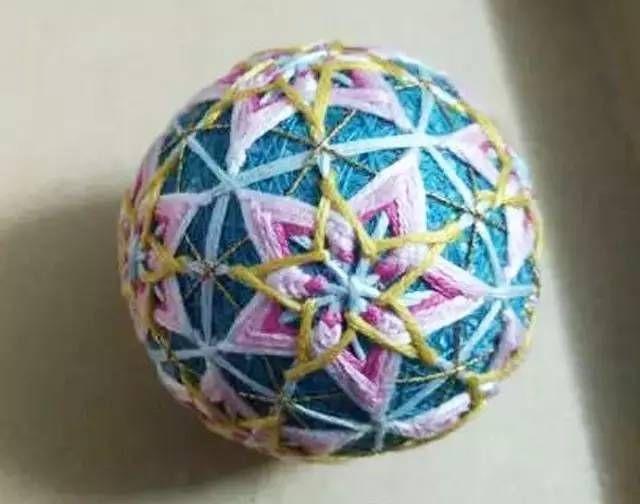 简单圆球结编法，手绳收尾球（带你入门手鞠球的第一课）