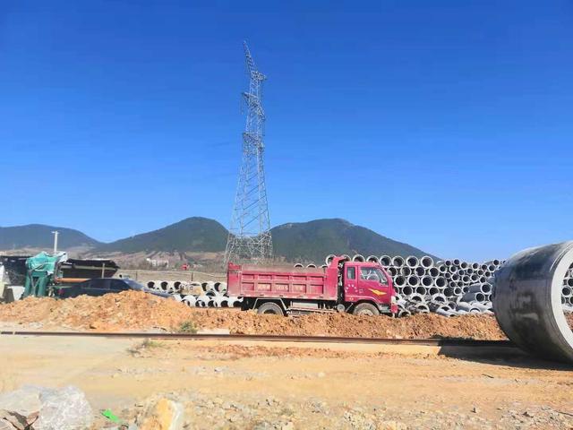 水泥管设备厂家哪家好，水泥管设备厂家（昭通宏鼎管道公司专业生产各种类型水泥管、顶管）