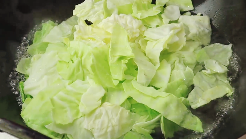 图片[3]-【炒包菜】做法步骤图 包菜鲜嫩爽脆 比肉还香-起舞食谱网