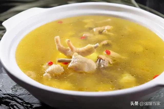 怎样煲鸡汤，怎样煲鸡汤好喝视频（直接加水炖就错了）
