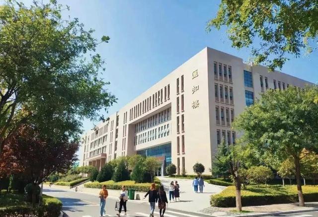 西安培华学院校园网，西安培华学院宿舍条件怎么样（网友眼中“别人家孩子的大学”）