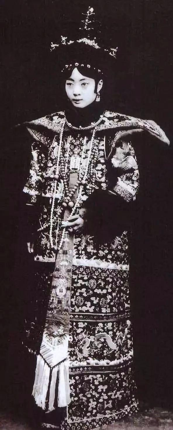 乾清宫和坤宁宫中间是什么宫，乾清宫与坤宁宫,中间的是什么（探寻北京老建筑）