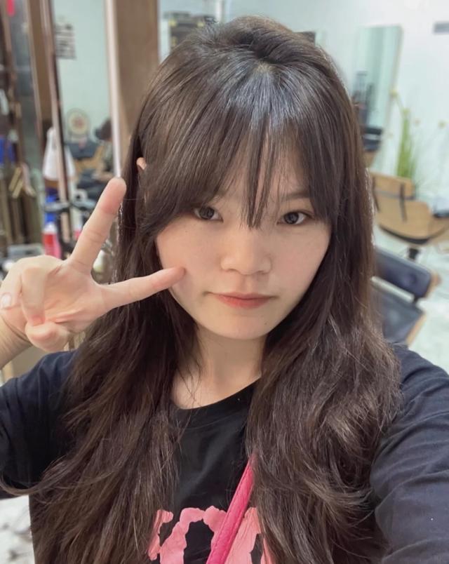 方脸女生适合的发型,小个子方脸女生适合什么发型(氛围美女的气质直接