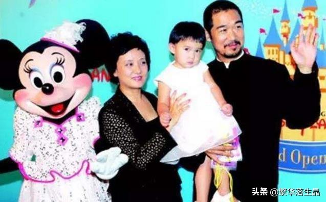 张国立和邓婕有孩子吗，邓婕为什么不生（张国立和邓婕相恋32年）