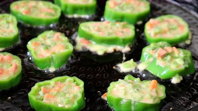 辣椒鸡蛋饼的做法，鸡蛋葱油饼制作方法（辣椒这样做实在太好吃了）