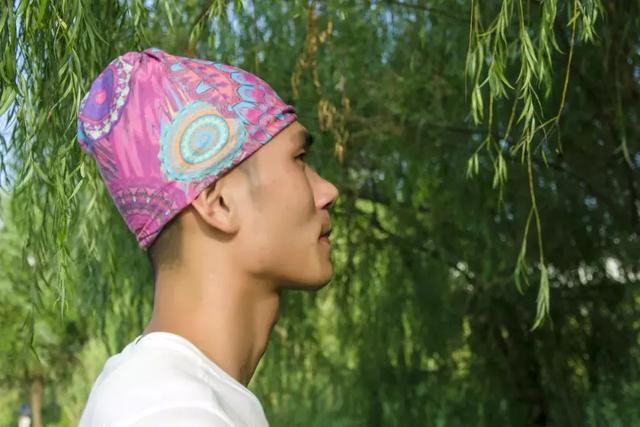 无缝头巾的10种戴法，用毛巾做头巾的戴法（百变魔术头巾的使用方法）