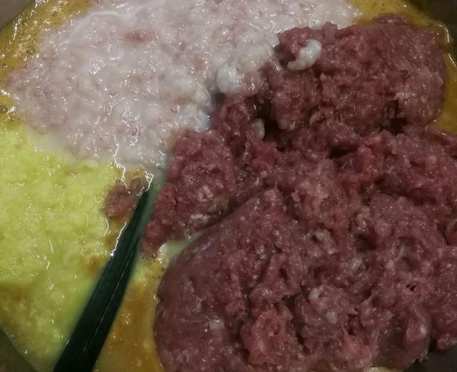 抄手馅的做法，抄手馅的做法和配料（大馄饨万能肉馅调制方法）