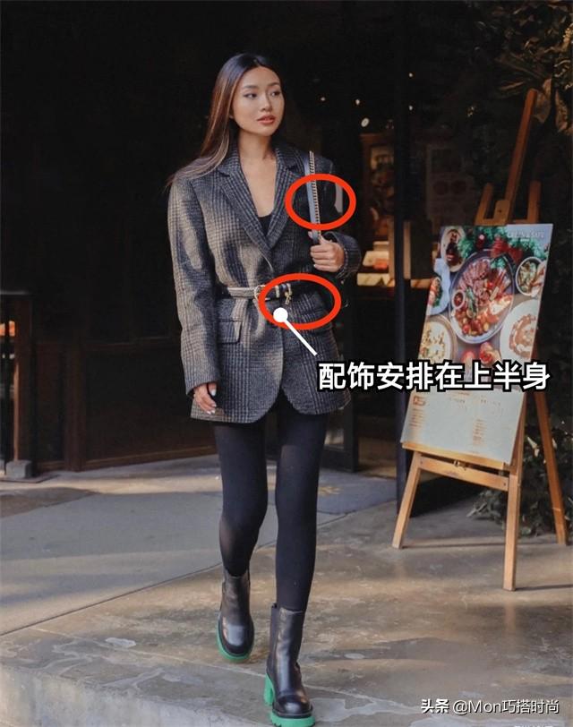 风衣外套怎么搭配，风衣外套怎么搭配裤子（“大衣+无痕裤+无痕靴”=冬季最火穿搭）