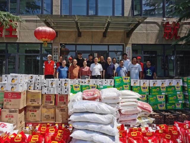 董焕忠 中欧商学院，董焕忠 海拉尔（郑州市市场发展中心联合十八里河农产品配送中心和中欧商学院向灾区捐物资）