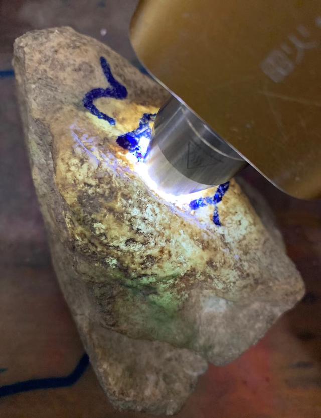 白雾是什么，打开冰箱后的白雾是什么（翡翠原石黄雾和白雾的区别）