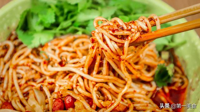 正宗红油小面的做法，家常小面怎样做才麻辣又好吃