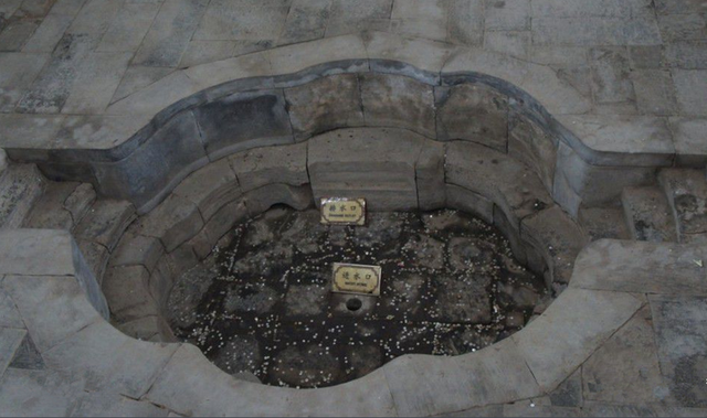 形容杨贵妃出浴的语句，李白夸赞杨贵妃沐浴的诗词（“华清赐浴”这样的典故是从哪里来的）