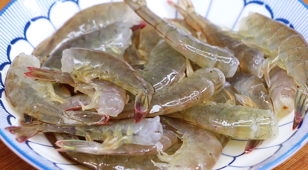 图片[2]-【大虾炖白菜】做法步骤图 营养又解馋 上桌连汤汁都不剩-起舞食谱网