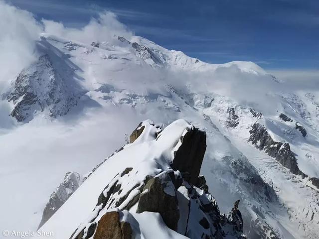 欧洲最高峰在哪个国家，欧洲最高峰指的是下列哪座山峰（你所不知道的百科二三事）