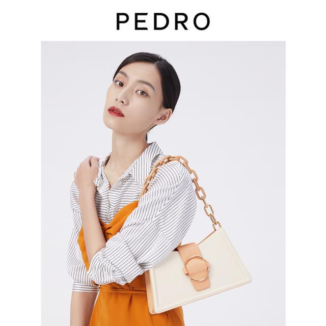 elle包包是什么档次，elle包包属于什么档次（初春必买的几款包包）