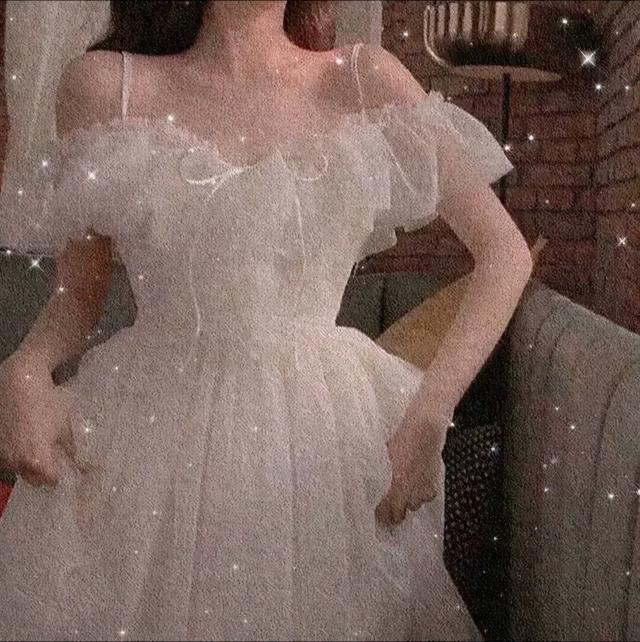 性感头像女生个性头像，女生性感头像／部位头像／“感动代替不了感情，念旧也回不到曾经” ​微信（部位头像丨一厢情愿，愿赌服输）