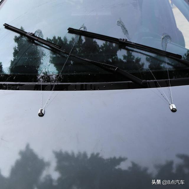 如何更换雨刮片，雨刮片怎么换（教你怎么更换汽车玻璃雨刮片）