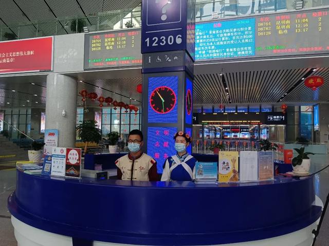 丽江什么族最多，丽江是纳西族和什么族聚居地区（云南丽江火车站“语言教师”提供多式服务）