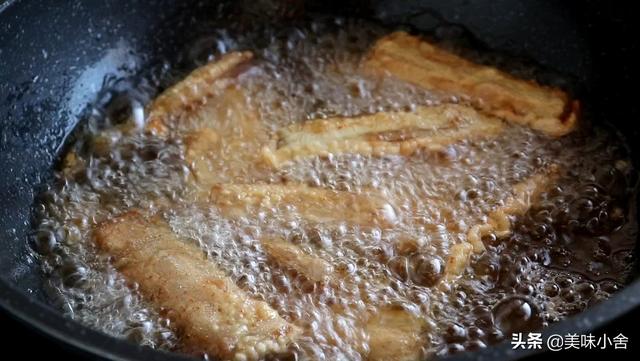 酥炸带鱼的做法，酥炸带鱼的做法视频（这才是炸带鱼的正确做法）
