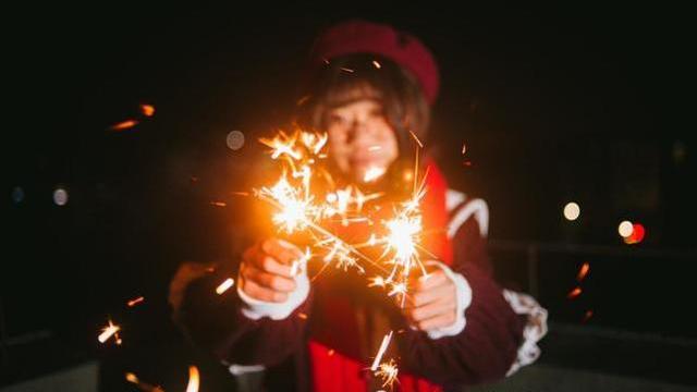 钢丝棉烟花是什么原理，钢丝棉烟花是什么意思（其实危险比想象中的要大）