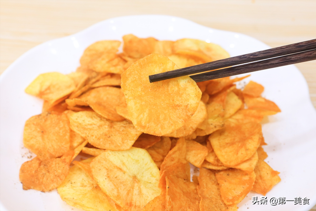 薯片的制作方法，薯片的简单制作方法（自己在家炸的一样嘎嘣脆）