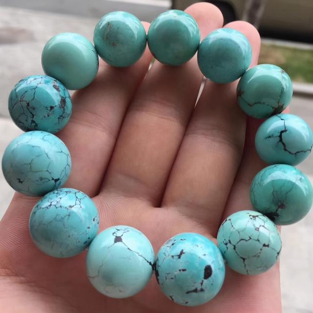 绿松石手链戴哪只手，绿松石手链戴哪个手（3步教你学会搭配男士绿松石手串）