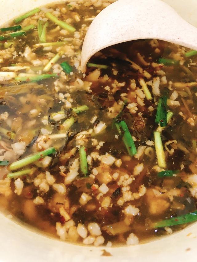 酸菜炒粉的做法，酸辣土豆粉的做法 最正宗的做法（酸菜遇上米线）