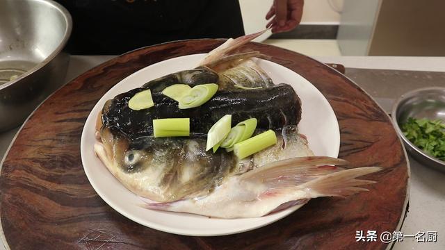 鱼头怎么做好吃，这才是“清蒸鱼头”最好吃的做法（鱼头怎么做好吃又简单视频）