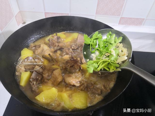 鹅肉怎么炖汤好吃，鹅肉怎么炖汤才好吃（最爱70岁老爸的传统做法）