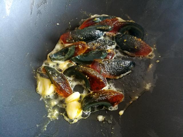 皮蛋黄瓜汤的做法，皮蛋汤怎么做汤才白（第一次喝这汤）