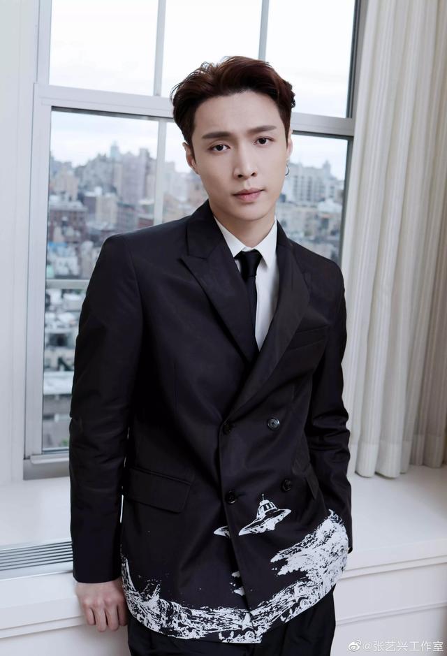温暖我世界的少年,张艺兴图片高清壁纸 锁屏(张艺兴高清壁纸 明星