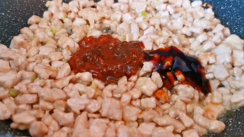 圖片[4]-【蒜苔窩窩釀肉】做法步驟圖 營(yíng)養(yǎng)很全面 常吃身體好-起舞食譜網(wǎng)