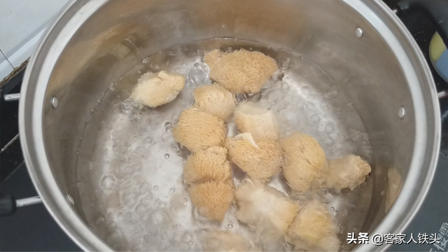 炖乌鸡怎么炖，怎么炖乌鸡汤（告诉你详细配方与做法）