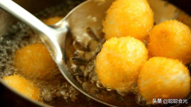 怎么做炸元宵，炸的元宵怎么做（直接下锅容易炸裂）