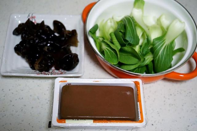 白玉蘑菇炒油菜，白玉菇炒油菜的做法（这菜营养均衡又美味）