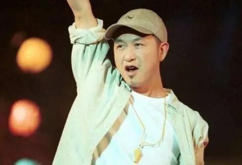 周星驰的老婆叫什么，他是周星驰电影的小人物（谁是周星驰的老婆）