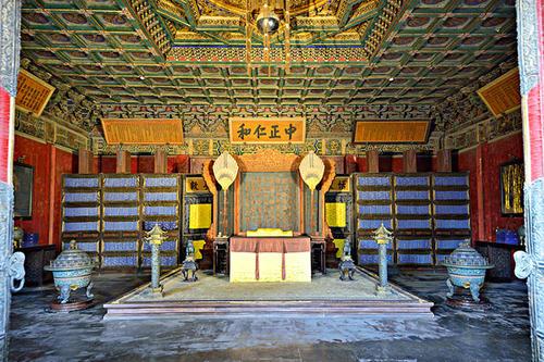 2,为何故宫养心殿长年阴冷潮湿?专家撬开地砖,折服于老祖宗的智慧