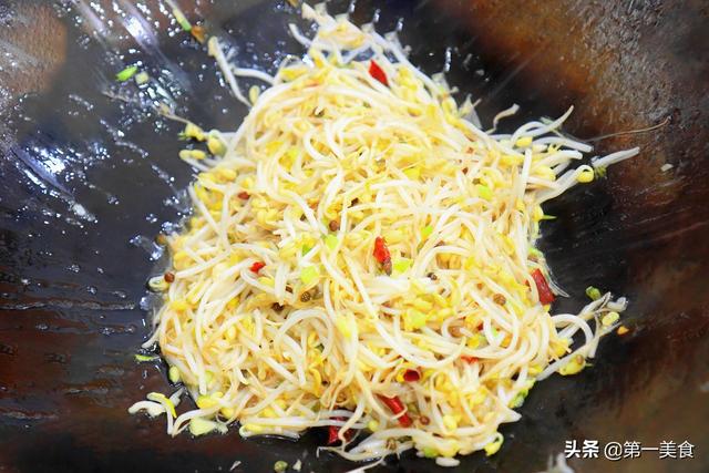 绿豆芽怎么炒好吃，清炒绿豆芽怎么炒好吃又简单窍门（夏天炒绿豆芽、一定要加点它）