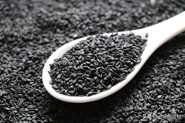 生芝麻怎样保存长久，生芝麻怎么保存的时间长（冬季要多吃黑芝麻）