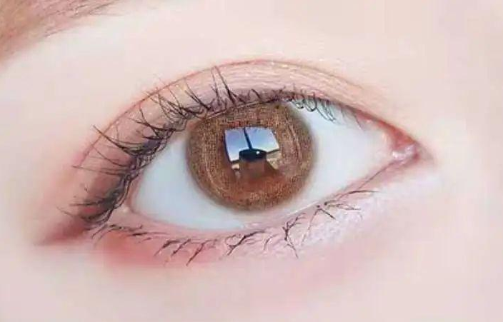 银白色眼睛的人,世界上最稀有瞳孔你见过哪几种呢 - 玉三网