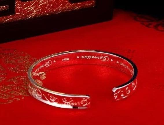 清洗银饰品用什么洗更白亮，银子用什么洗得干净又亮（其中大有门道\n琲）