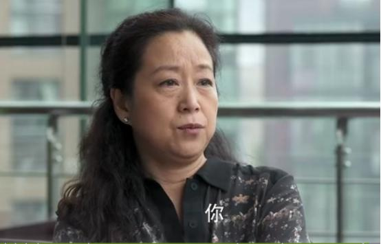 邓婕为什么不生孩子，邓婕嫁给张国立30年（三角家庭后悔事：邓婕没生孩子）