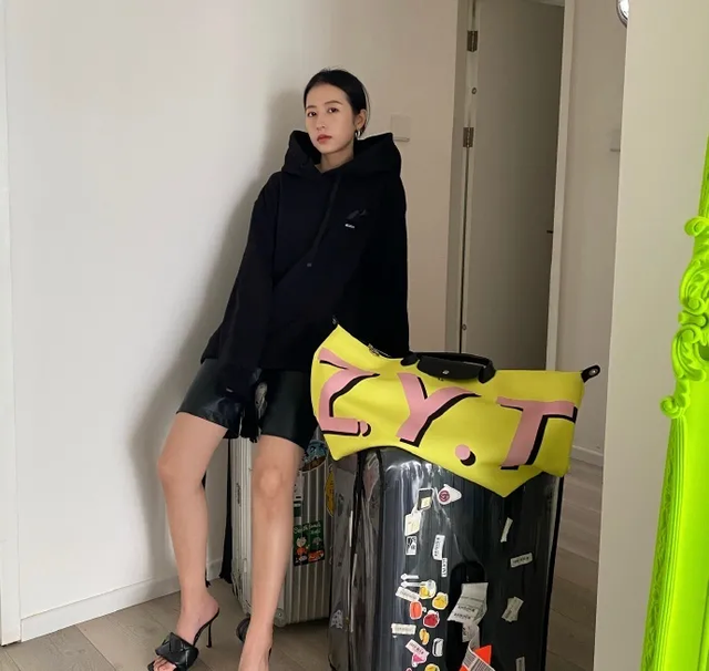 腿粗穿什么短裤，腿粗应该穿什么样的短裤（显瘦竟靠一条“大短裤”）