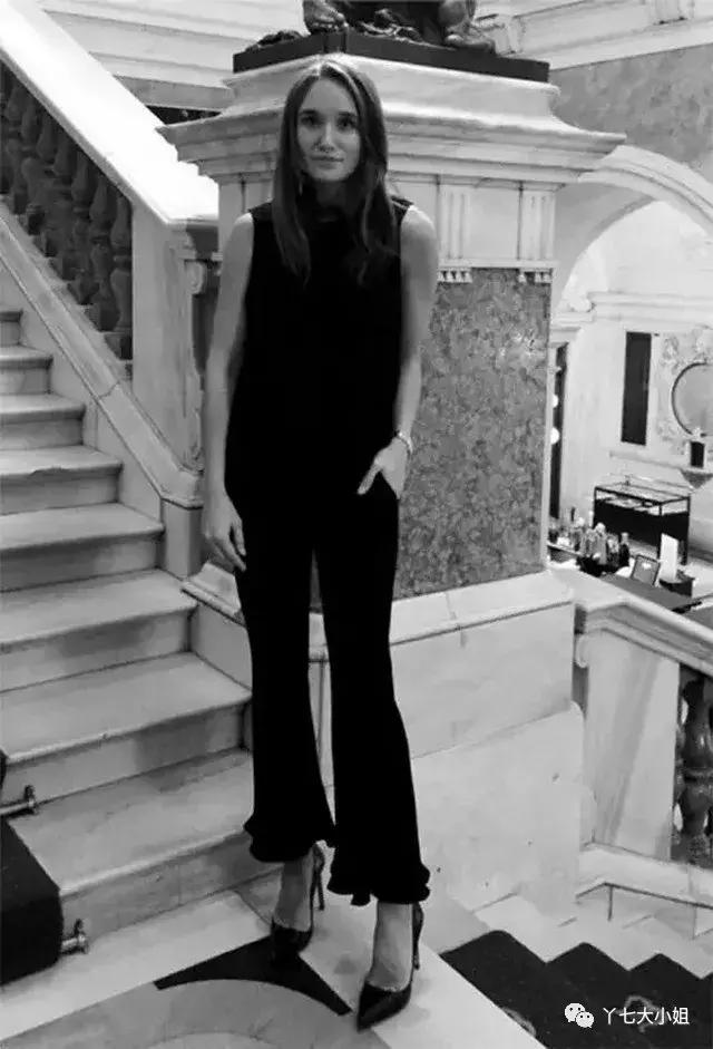 粗跟低帮高跟鞋怎么搭配裤子，气场超强的时髦组合