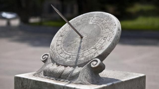 子夜是什么时间，子夜是指现在的什么时间北京（出生时间有何寓意）