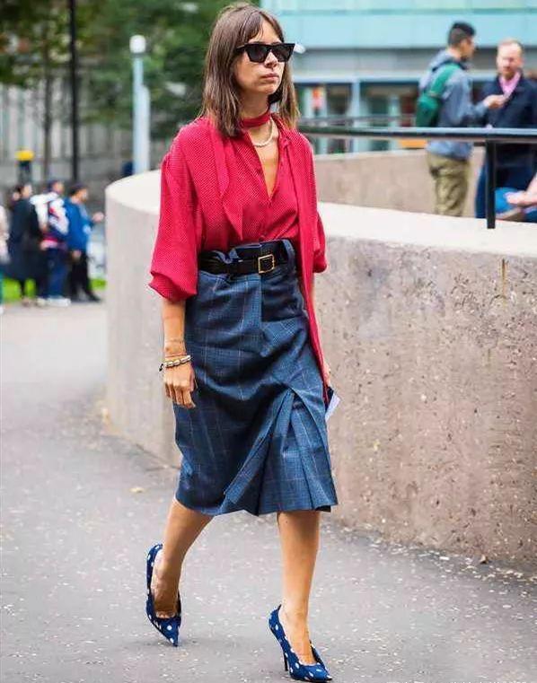 玫红色加什么颜色可调出大红色，玫红色加什么色（试试显白减龄的“玫红色”）