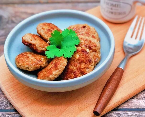 【肉末藕饼】做法步骤图 祛痰止咳 小孩常吃抵抗力好少生病-起舞食谱网